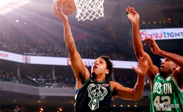  字母哥暴扣加罚球准绝杀雄鹿力克凯尔特人