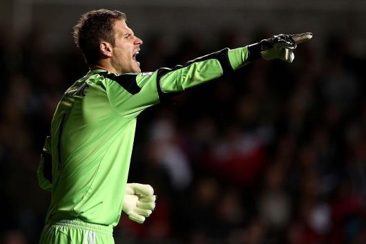  沃尔夫斯堡门将超神发挥，多次神扑力保城门不失捍卫平局