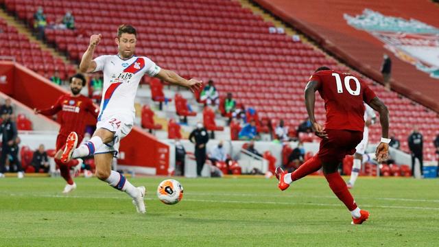  利物浦主场三球完胜热刺，英超榜首之争再现悬念